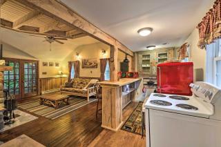 Trails and Creek On-Site Tranquil Greentown Cabin - Greentown - 3