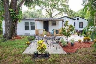 Four Bedroom Home Close to the Stadium - 7