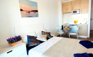 Studio with terrace and pool - 8