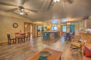 Kingston House with Fire Pit, Short Walk to Lake! - Kingston - 7
