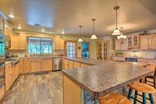 Kingston House with Fire Pit, Short Walk to Lake! - Kingston - 2