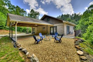 The Chariot - Creek Front with HotTub, Fire Pits, Billiards, EV Charger - Sandalwood Stays - Blue Ridge - 3