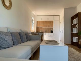 Sunshine & Cozy Apartment - 8