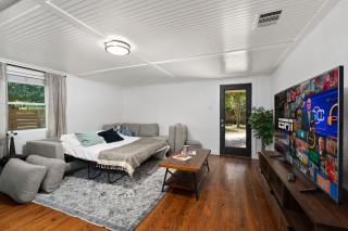 New! Entire House, 5 Minutes from downtown - San Marcos - 7
