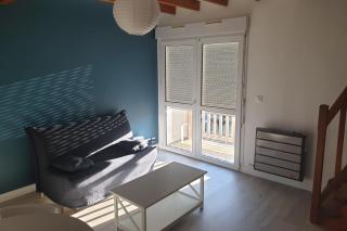 Cozy nest with balcony steps from the beach - 9