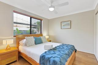 Pet Friendly 5 BR Family Home w Pool at Caloundra - Caloundra West - 4