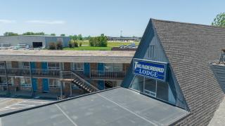 Thunderbird Lodge - 4