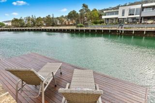 The Cove - Luxury Waterfront Accommodation - Safety Beach - 6