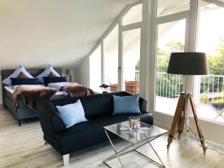 moderne Ferienwohnung mit Balkon, Meerblick - Ferienresidenz Zwei BoddenFeWo 1-5 - Lietzow - 2