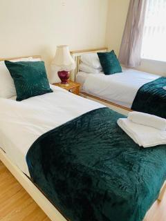 Lindeburgh Retreat - Newport - 9