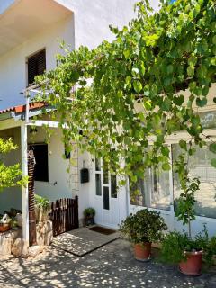 Apartman Gorana with swimming pool - Jelsa - 5