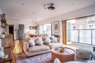 Penthouse at The Old Tea Factory - London - 9