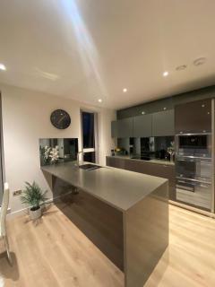 Marvelous 3 Bed Penthouse in KewBridge - London - 7