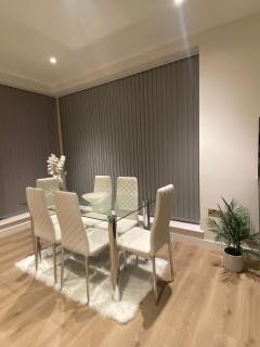 Marvelous 3 Bed Penthouse in KewBridge - 6