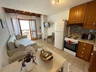 Seafront Family Apartment Calypso - Skála Foúrkas - 6