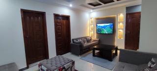 Luxurious Upscale 2Br with backup UPS Acs and wifi - Islamabad - 3
