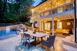 Lakefront, Saltwater Pool, Backyard Oasis, Private Dock, Home Gym - Flowery Branch - 3