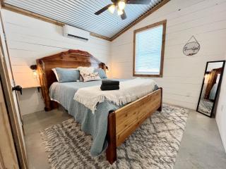 Hummingbird Haus - Hill country views on 20 acres with firepit - 6