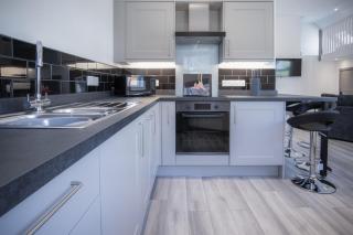 Four Seasons - 2 Bedroom Apartment - Tenby - Tenby - 1