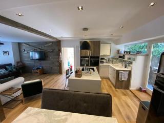 Church Hall & Secret Garden Hideaway at Summer Hills Whitby - Whitby - 9
