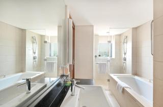 Holiday Inn Qingdao City Center by IHG - May 4th Square - Qingdao - 3