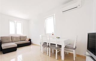 Stunning Home In Zatoglav With Wifi - Ražanj - 7