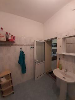Mona's guesthouse - 4