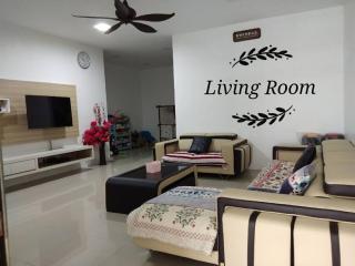 Sakura Homestay 4 bedrooms 14pax- Eaton Hills Padang Kerbau Miri - Miri - 0