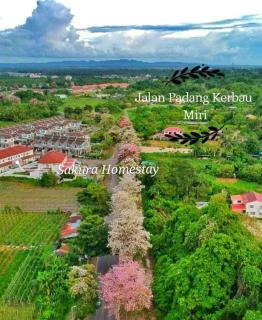 Sakura Homestay 4 bedrooms 14pax- Eaton Hills Padang Kerbau Miri - Miri - 1