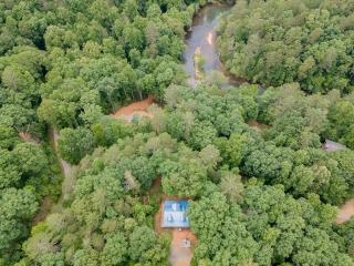 Listen to Chattahoochee RiverSleeps 8Near Helen - 9