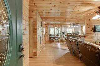 Cabin with Jacuzzi & Hydrotherapy SpaNear Helen - Cleveland - 3