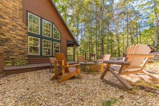 Cozy Creekside Log Cabin w Firepit, Hot Tub, WIFI - Cleveland - 6