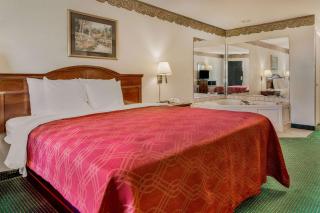 Rodeway Inn - 3