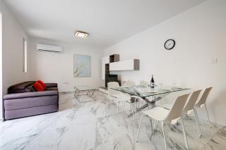 Cosy Apartment steps to St George's Bay - St Julian's - 3