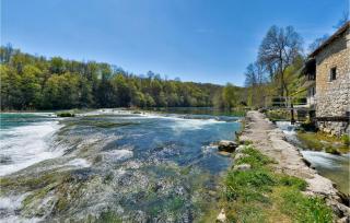 Amazing Home In Donji Zvecaj With Wifi - 4