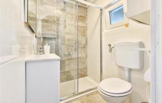 Amazing Home In Donji Zvecaj With Wifi - 1