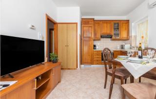 Amazing Apartment In Punat With Kitchen - Punat - 3