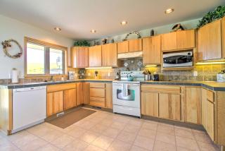 Sunny Big Timber Retreat with Spacious Deck! - Big Timber - 2