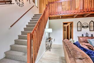 Bushkill House with Deck and Community Amenities! - 3