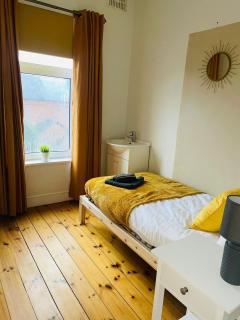 Selston House, 3 bedroom cosy cottage Home for up to 6 Guests, Cul-de-sac on Private road - 2