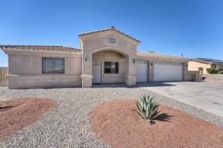 Central Lake Havasu City House: Grill & EV Charger - 9