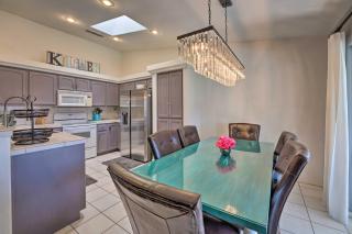 Central Lake Havasu City House: Grill & EV Charger - 3