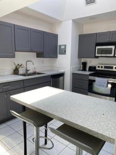 Modern Apartments Close to Downtown and the Airport - Fort Lauderdale - 2