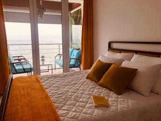 Sunrise Beach - Lake View Deluxe Apartment - Peštani - 5