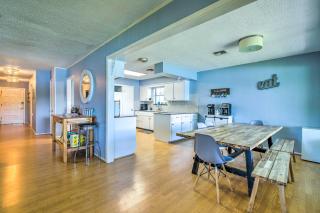 Vibrant Kingsland Retreat with Waterfront Views - Kingsland - 2