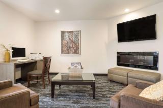 SureStay Hotel by Best Western Thomson - 8