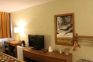 Super 8 by Wyndham Windsor/Madison North - Windsor - 8