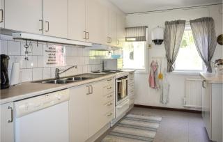 Lake Front Home In Asarum With Kitchen - Asarum - 6