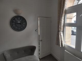 All Saints 2 bed Apartment in central Stamford with Parking - 8
