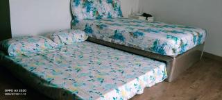 Anya and Carl's Comfy - 6